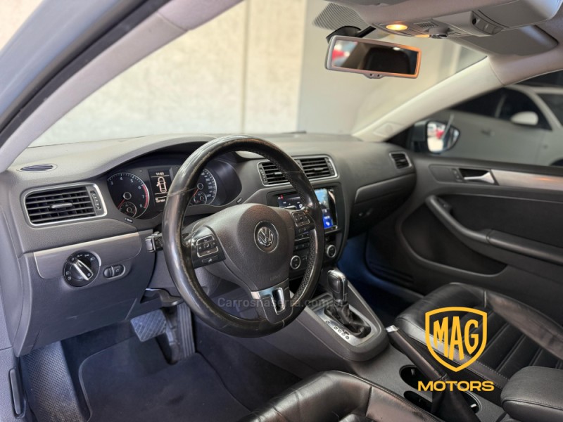 JETTA 2.0 TSI HIGHLINE 200CV GASOLINA 4P TIPTRONIC - 2013 - CAXIAS DO SUL