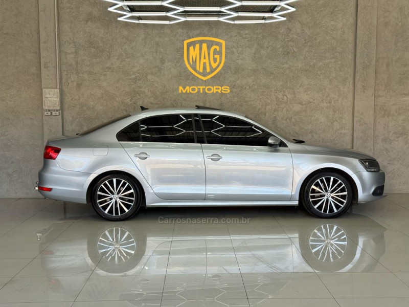 JETTA 2.0 TSI HIGHLINE 200CV GASOLINA 4P TIPTRONIC - 2013 - CAXIAS DO SUL