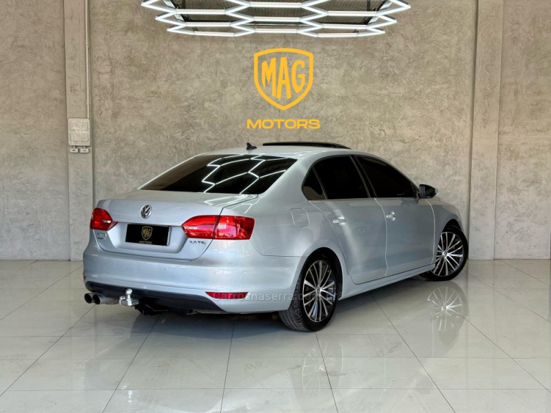 JETTA 2.0 TSI HIGHLINE 200CV GASOLINA 4P TIPTRONIC - 2013 - CAXIAS DO SUL