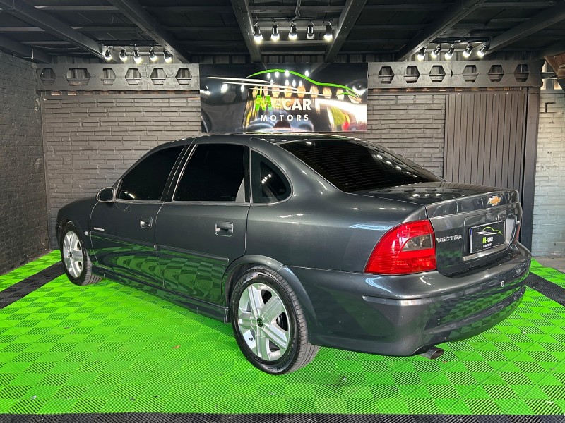 VECTRA 2.0 MPFI EXPRESSION 8V GASOLINA 4P MANUAL - 2005 - FELIZ