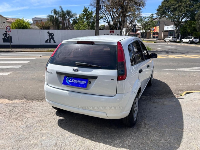 FIESTA 1.6 MPI 8V GASOLINA 4P MANUAL - 2011 - VENâNCIO AIRES
