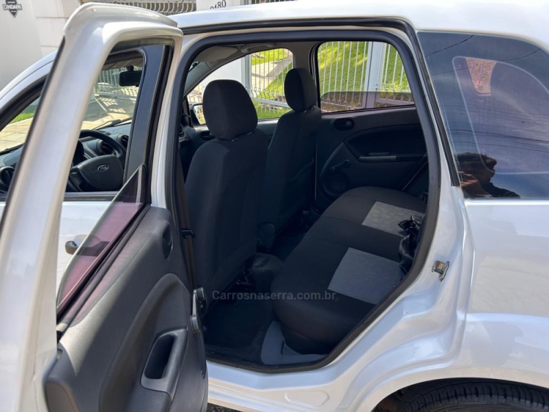 FIESTA 1.6 MPI 8V GASOLINA 4P MANUAL - 2011 - VENâNCIO AIRES