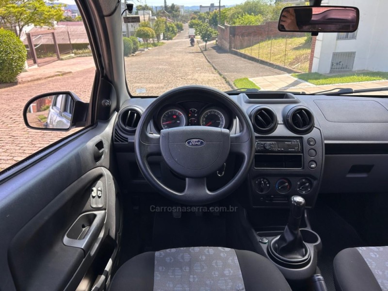 FIESTA 1.6 MPI 8V GASOLINA 4P MANUAL - 2011 - VENâNCIO AIRES
