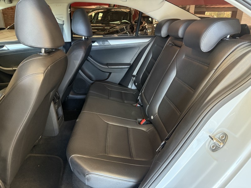 JETTA 1.4 16V TSI COMFORTLINE GASOLINA 4P TIPTRONIC - 2017 - FARROUPILHA