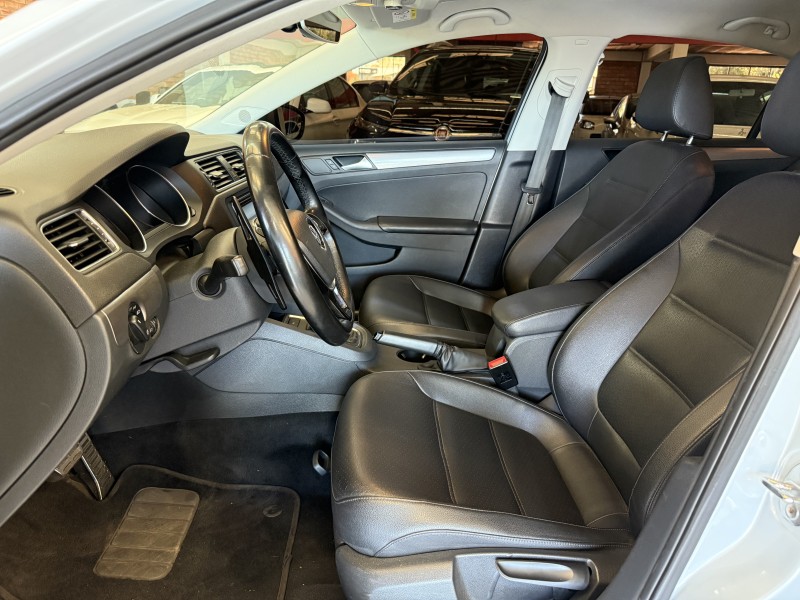 JETTA 1.4 16V TSI COMFORTLINE GASOLINA 4P TIPTRONIC - 2017 - FARROUPILHA