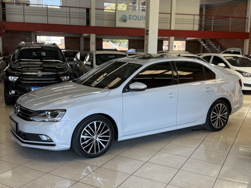 JETTA 1.4 16V TSI COMFORTLINE GASOLINA 4P TIPTRONIC - 2017 - FARROUPILHA