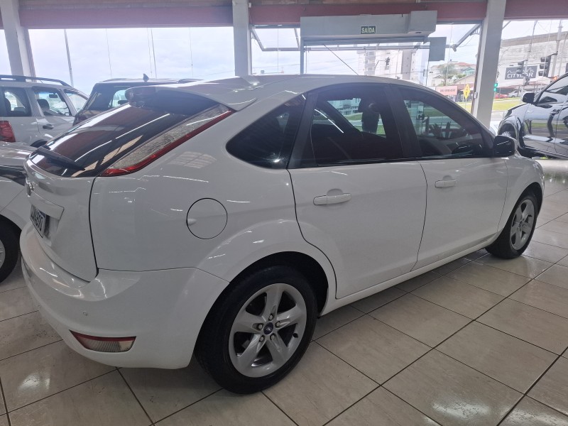 FOCUS 1.6 GLX 8V FLEX 4P MANUAL - 2013 - FARROUPILHA