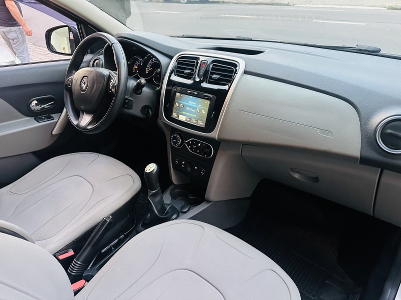 LOGAN 1.6 DYNAMIQUE 8V FLEX 4P MANUAL - 2014 - CAXIAS DO SUL