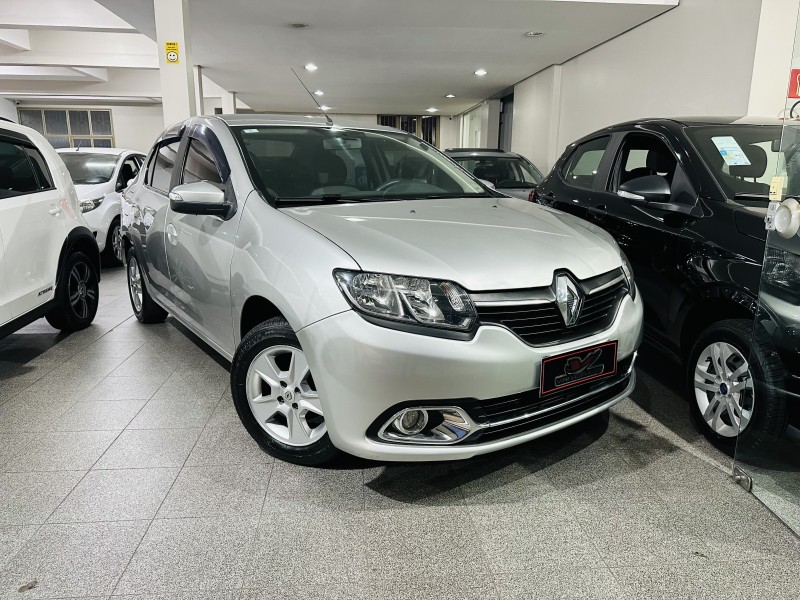 LOGAN 1.6 DYNAMIQUE 8V FLEX 4P MANUAL - 2014 - CAXIAS DO SUL