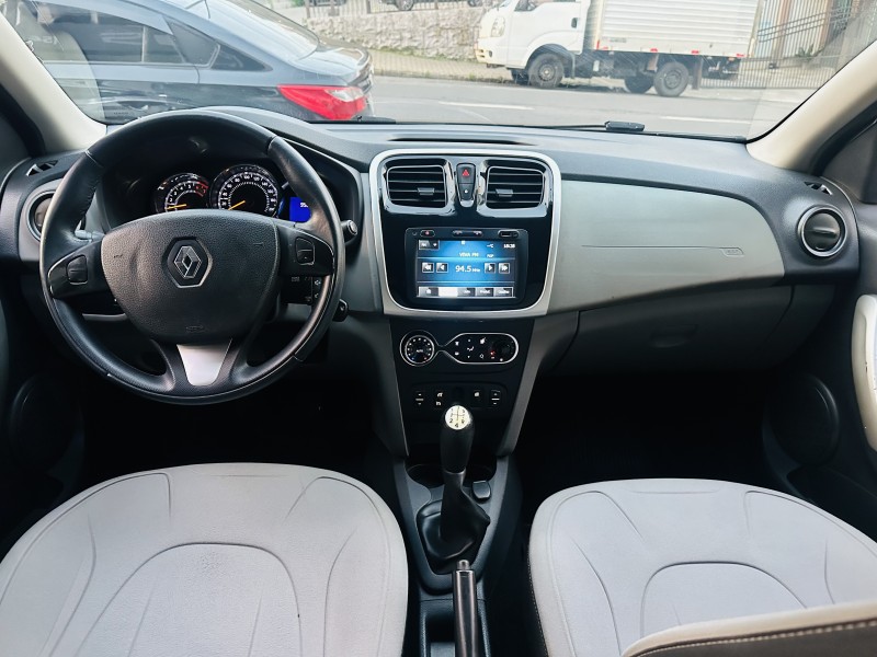 LOGAN 1.6 DYNAMIQUE 8V FLEX 4P MANUAL - 2014 - CAXIAS DO SUL
