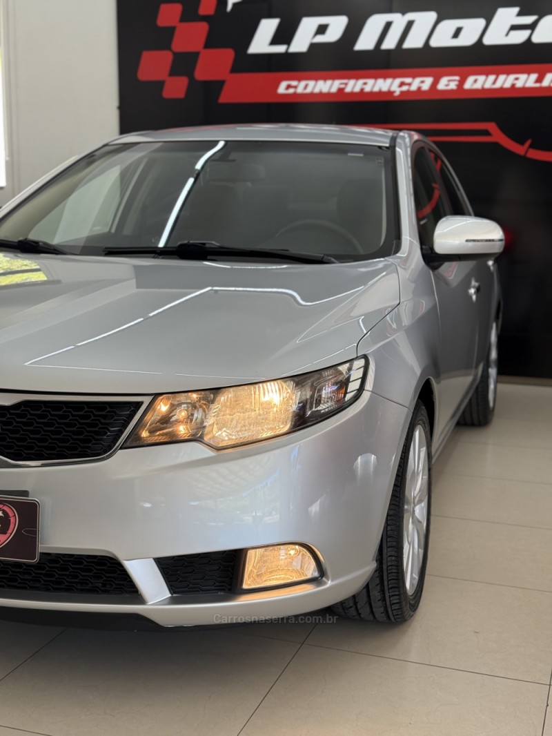 CERATO 1.6 E.213 SEDAN 16V GASOLINA 4P MANUAL - 2011 - FARROUPILHA