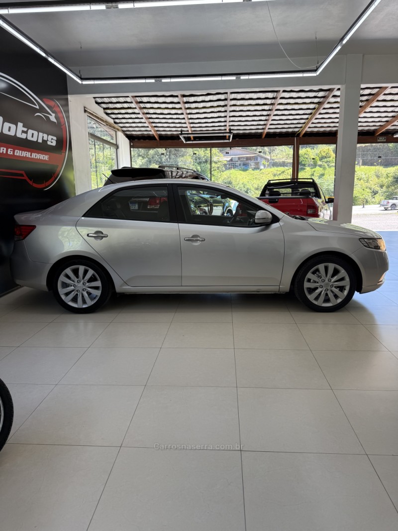 CERATO 1.6 E.213 SEDAN 16V GASOLINA 4P MANUAL - 2011 - FARROUPILHA