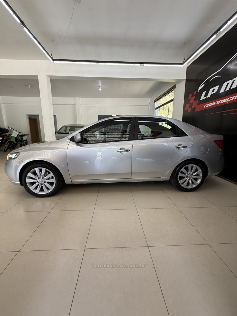 CERATO 1.6 E.213 SEDAN 16V GASOLINA 4P MANUAL - 2011 - FARROUPILHA