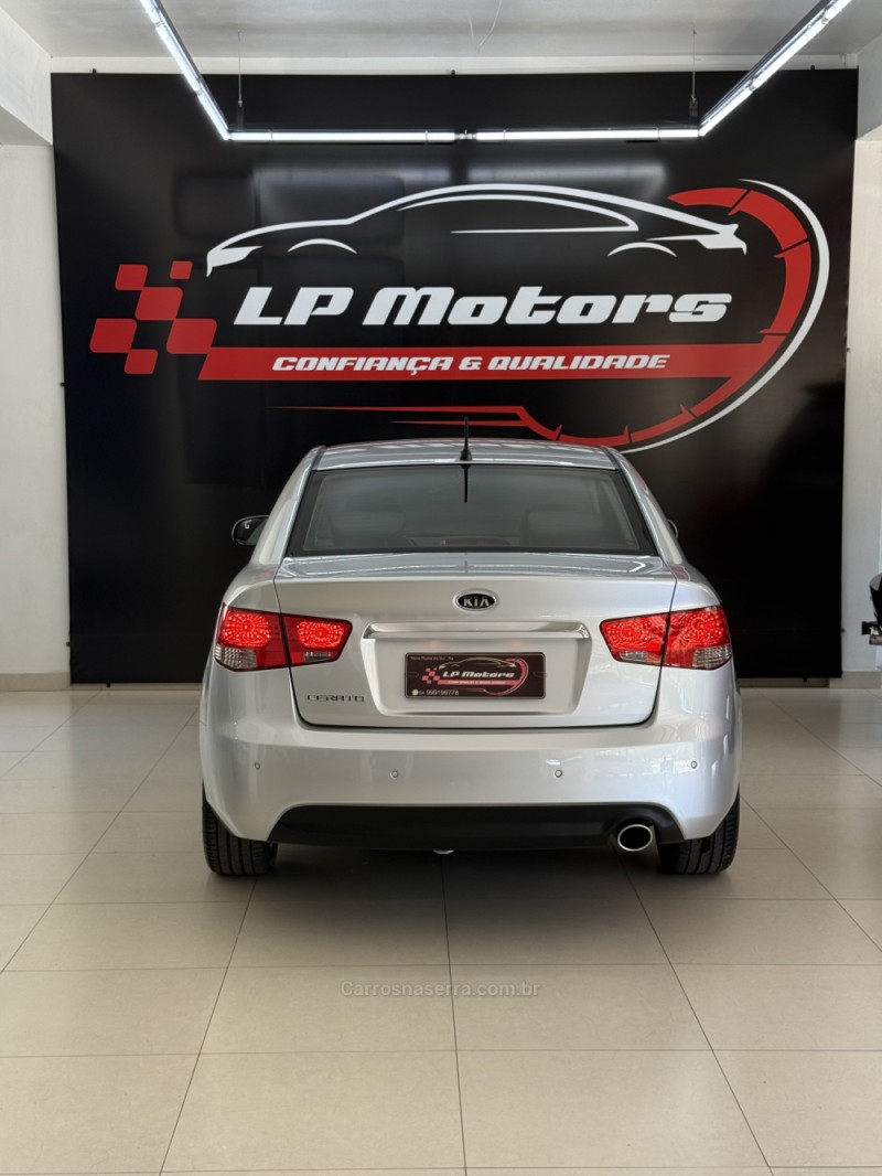 CERATO 1.6 E.213 SEDAN 16V GASOLINA 4P MANUAL - 2011 - FARROUPILHA