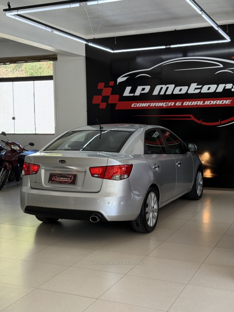 CERATO 1.6 E.213 SEDAN 16V GASOLINA 4P MANUAL - 2011 - FARROUPILHA