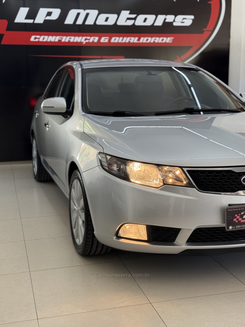CERATO 1.6 E.213 SEDAN 16V GASOLINA 4P MANUAL - 2011 - FARROUPILHA
