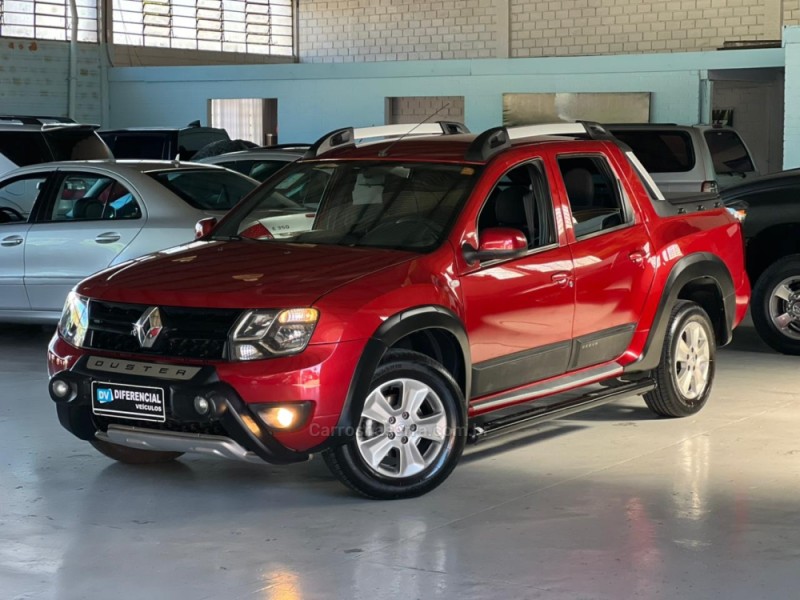 RENAULT - DUSTER OROCH - 2016/2017 - Vermelha - R$ 74.900,00