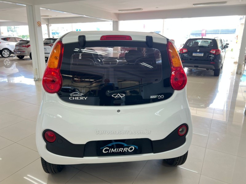 QQ 1.0 MPFI LOOK 12V GASOLINA 4P MANUAL - 2018 - TAQUARA