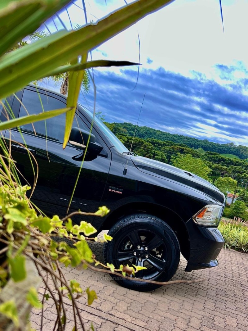 1500 5.7 V8 LIMITED NIGTH EDITION CD 4X4 GASOLINA 4P AUTOMÁTICO - 2022 - BENTO GONçALVES