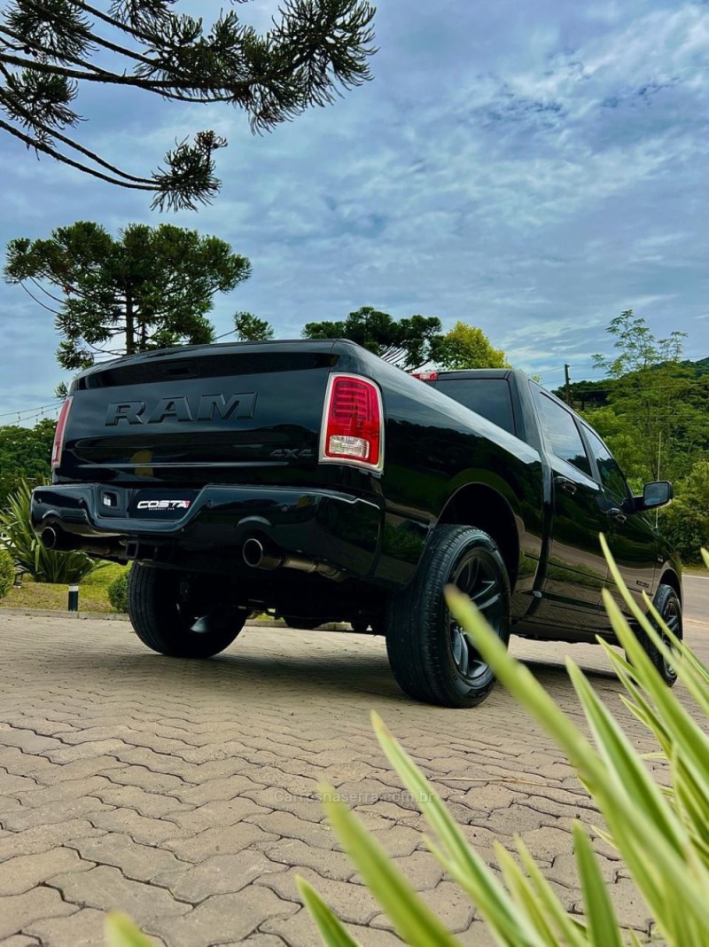 1500 5.7 V8 LIMITED NIGTH EDITION CD 4X4 GASOLINA 4P AUTOMÁTICO - 2022 - BENTO GONçALVES