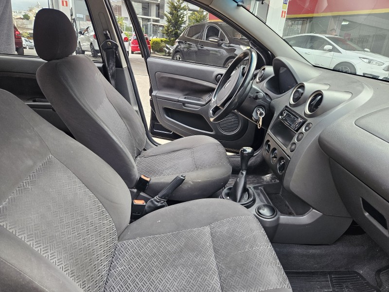 FIESTA 1.0 MPI PERSONNALLITÉ SEDAN 8V GASOLINA 4P MANUAL - 2007 - CAXIAS DO SUL