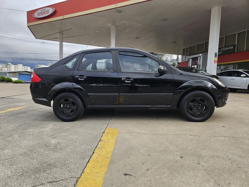 FIESTA 1.0 MPI PERSONNALLITÉ SEDAN 8V GASOLINA 4P MANUAL - 2007 - CAXIAS DO SUL