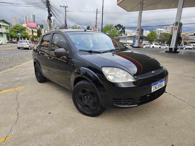 FIESTA 1.0 MPI PERSONNALLITÉ SEDAN 8V GASOLINA 4P MANUAL - 2007 - CAXIAS DO SUL