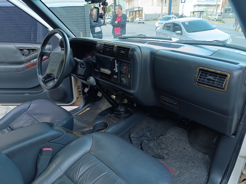 BLAZER 4.3 SFI DLX EXECUTIVE 4X4 V6 12V GASOLINA 4P MANUAL - 1998 - FLORES DA CUNHA