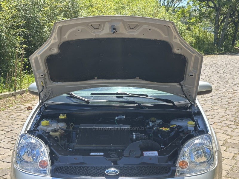 FIESTA 1.6 ROCAM SEDAN 8V FLEX 4P MANUAL - 2006 - NOVA PRATA