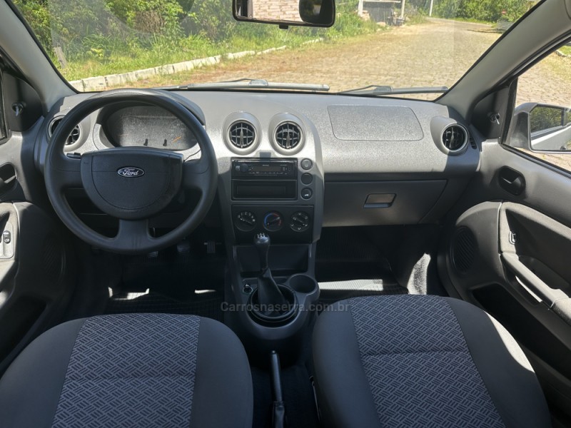 FIESTA 1.6 ROCAM SEDAN 8V FLEX 4P MANUAL - 2006 - NOVA PRATA