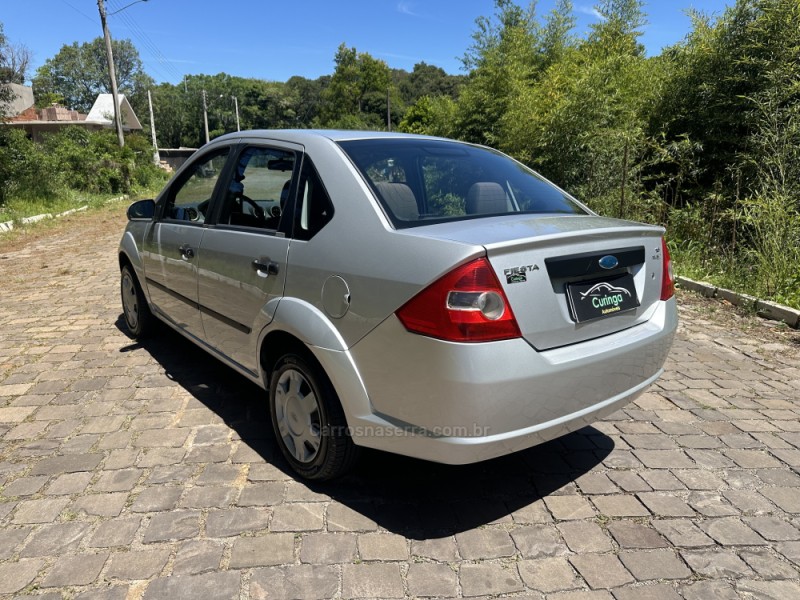 FIESTA 1.6 ROCAM SEDAN 8V FLEX 4P MANUAL - 2006 - NOVA PRATA