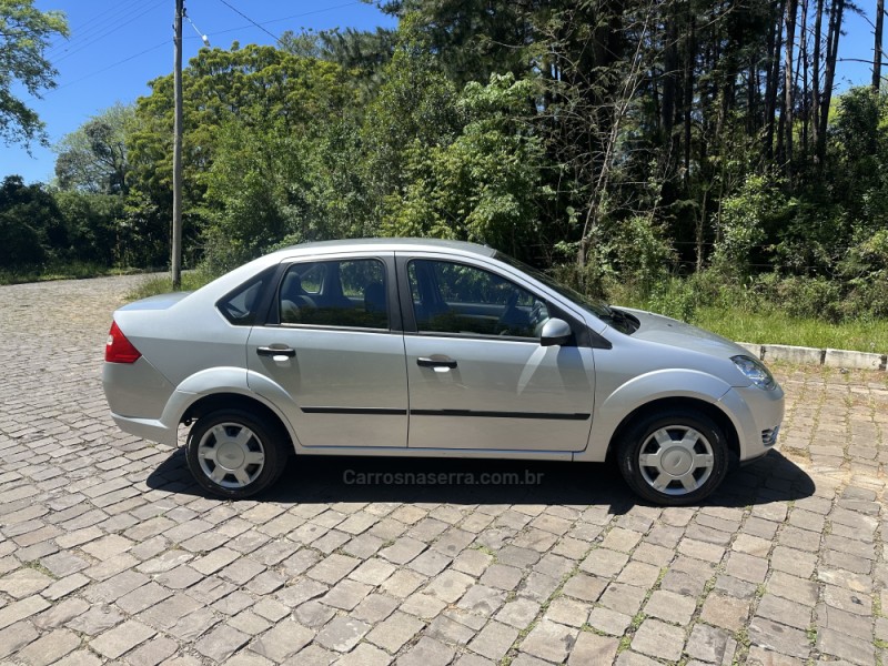FIESTA 1.6 ROCAM SEDAN 8V FLEX 4P MANUAL - 2006 - NOVA PRATA