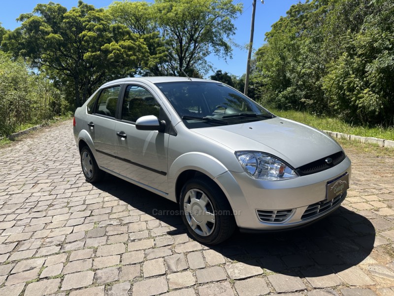 FIESTA 1.6 ROCAM SEDAN 8V FLEX 4P MANUAL - 2006 - NOVA PRATA