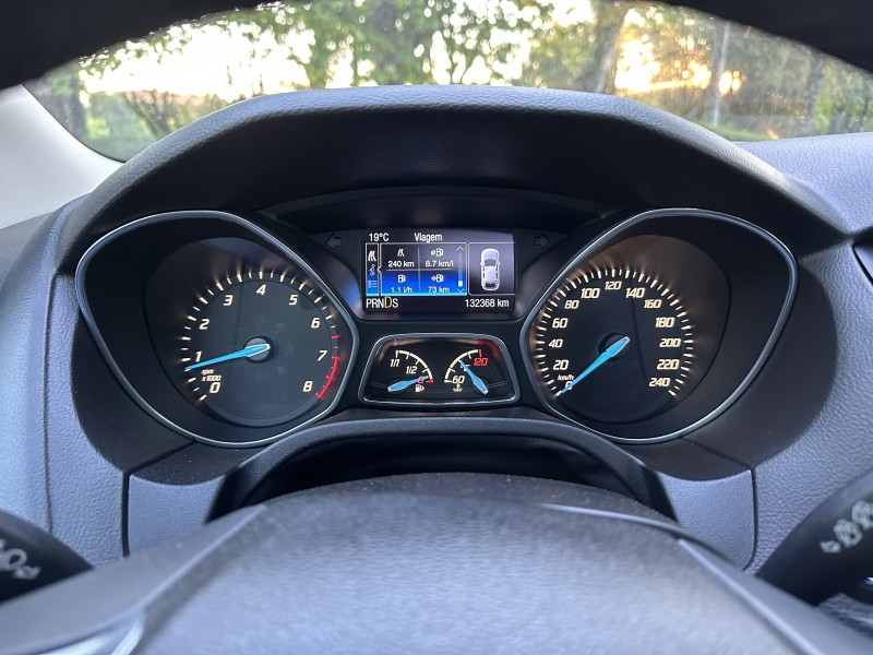 FOCUS 2.0 TITANIUM PLUS 16V FLEX 4P AUTOMÁTICO - 2015 - CAXIAS DO SUL
