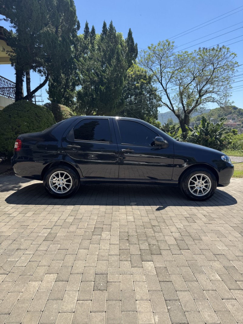 SIENA 1.0 MPI FIRE CELEBRATION 8V FLEX 4P MANUAL - 2011 - ENCANTADO
