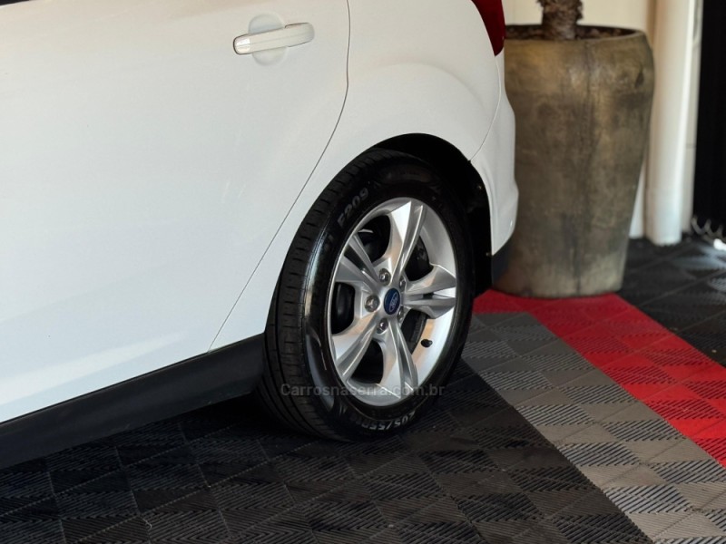 FOCUS 1.6 S 16V FLEX 4P MANUAL - 2015 - ESTâNCIA VELHA