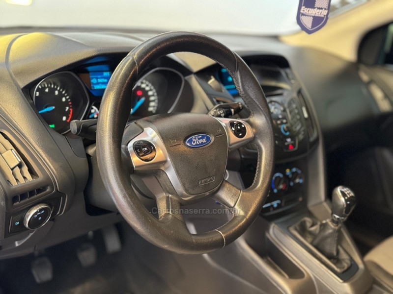 FOCUS 1.6 S 16V FLEX 4P MANUAL - 2015 - ESTâNCIA VELHA