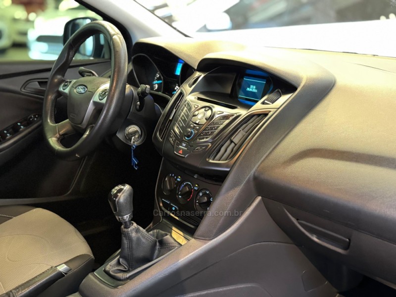 FOCUS 1.6 S 16V FLEX 4P MANUAL - 2015 - ESTâNCIA VELHA