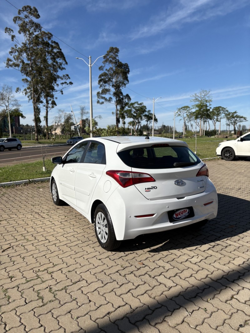 HB20 1.6 COMFORT PLUS 16V FLEX 4P AUTOMÁTICO - 2015 - LAJEADO