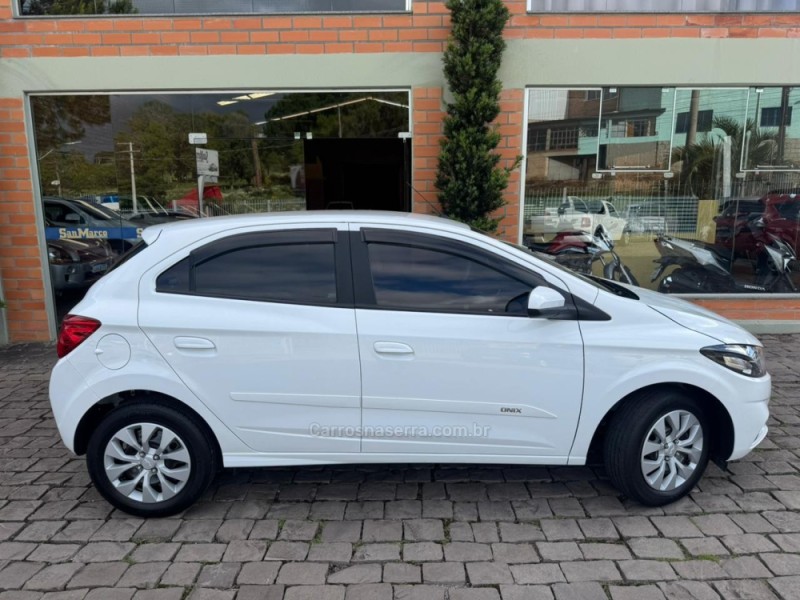 ONIX 1.4 MPFI LT 8V FLEX 4P MANUAL - 2018 - SãO MARCOS
