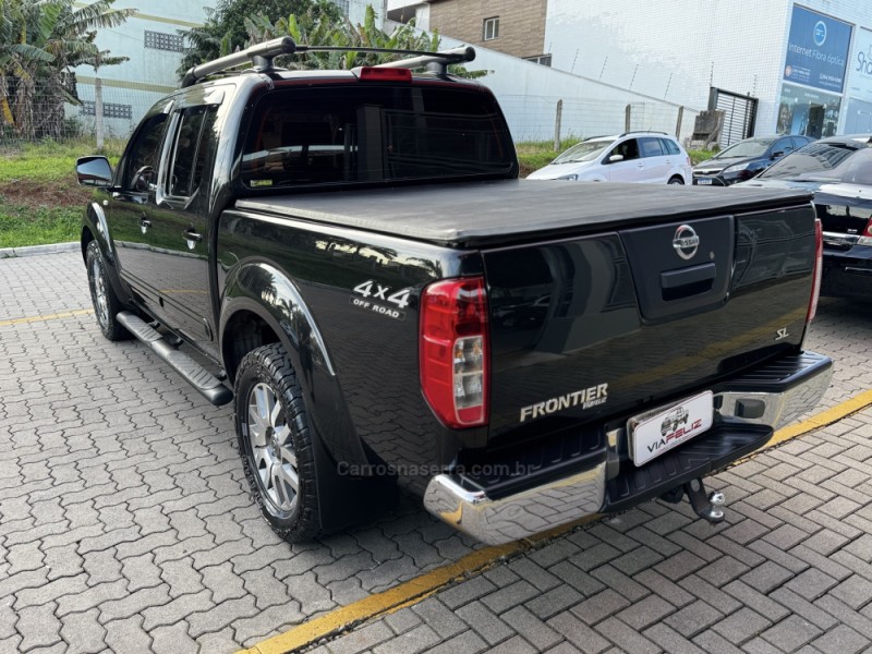 FRONTIER 2.5 SL 4X4 CD TURBO ELETRONIC DIESEL 4P AUTOMÁTICO - 2014 - FELIZ