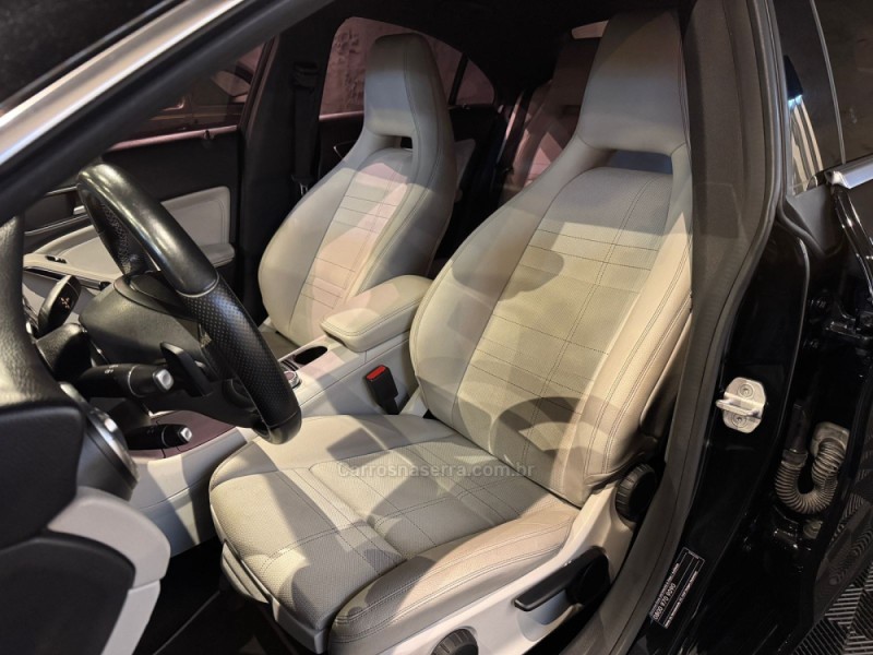 CLA 200 1.6 URBAN 16V FLEX 4P AUTOMÁTICO - 2016 - FARROUPILHA