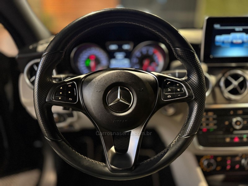 CLA 200 1.6 URBAN 16V FLEX 4P AUTOMÁTICO - 2016 - FARROUPILHA