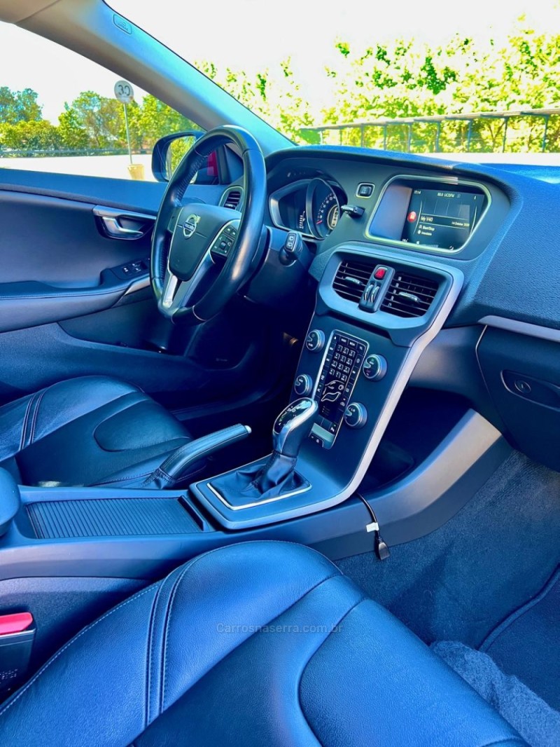 V40 2.0 T4 COMFORT TURBO GASOLINA 4P AUTOMÁTICO - 2015 - BENTO GONçALVES
