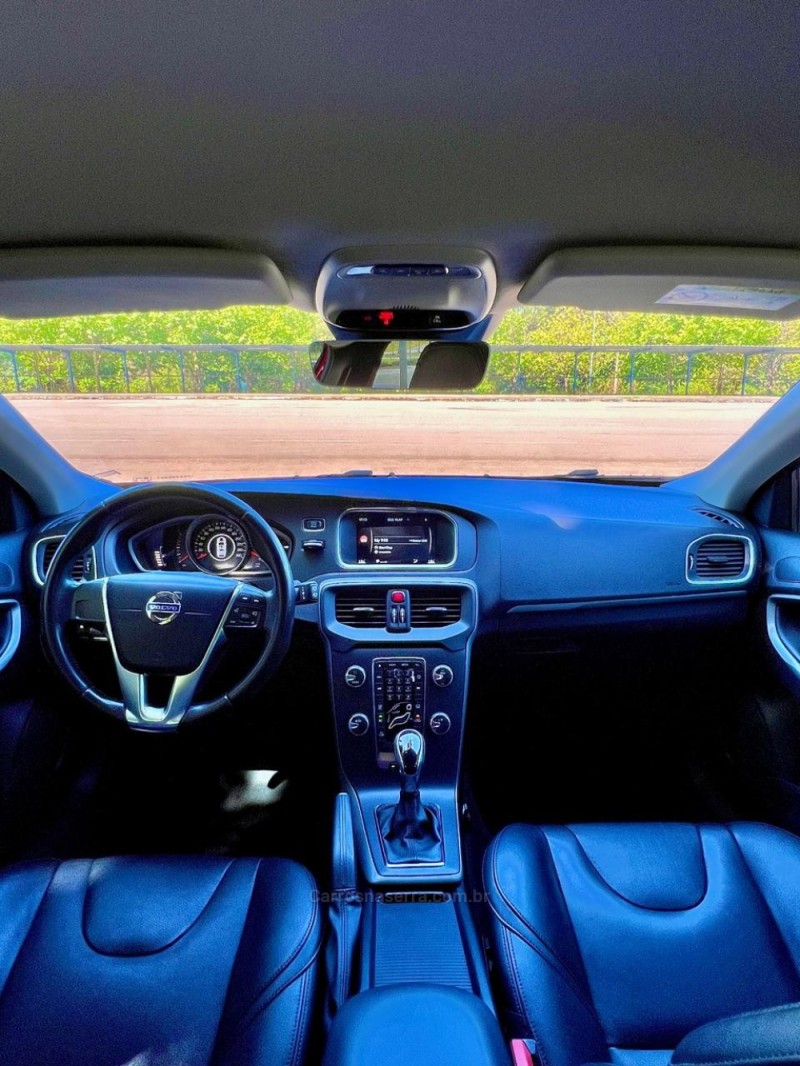 V40 2.0 T4 COMFORT TURBO GASOLINA 4P AUTOMÁTICO - 2015 - BENTO GONçALVES