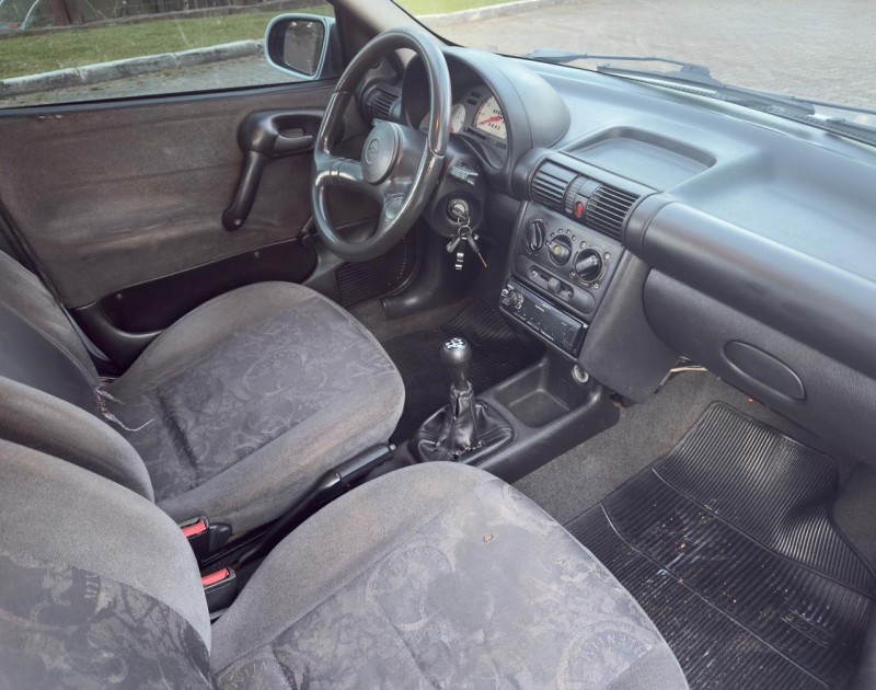 CORSA 1.0 MPFI MILENIUM 8V GASOLINA 4P MANUAL - 2002 - CANELA