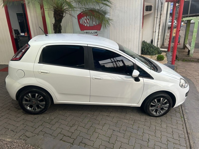 PUNTO 1.4 ATTRACTIVE 8V FLEX 4P MANUAL - 2014 - TRêS COROAS