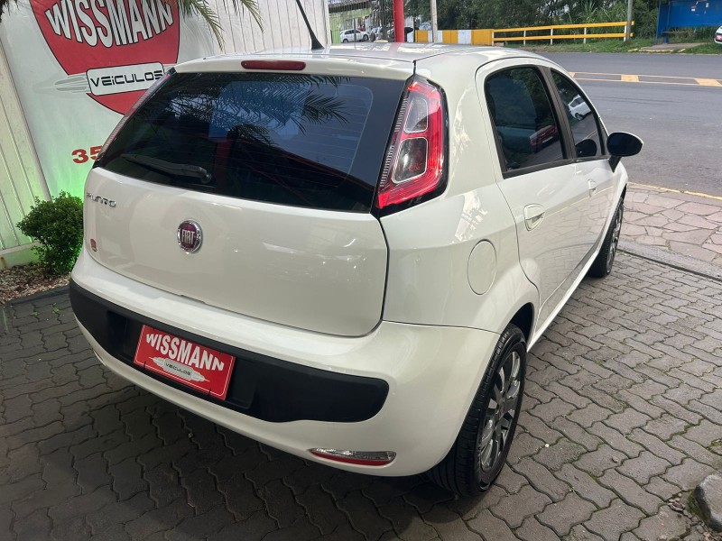 PUNTO 1.4 ATTRACTIVE 8V FLEX 4P MANUAL - 2014 - TRêS COROAS