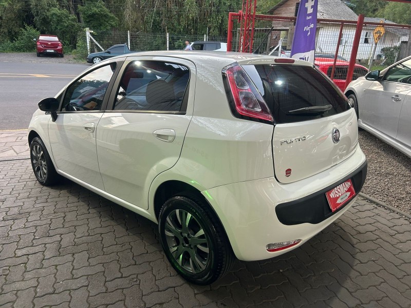 PUNTO 1.4 ATTRACTIVE 8V FLEX 4P MANUAL - 2014 - TRêS COROAS