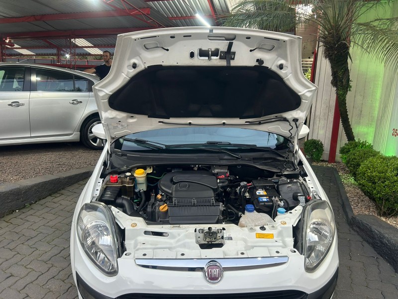 PUNTO 1.4 ATTRACTIVE 8V FLEX 4P MANUAL - 2014 - TRêS COROAS